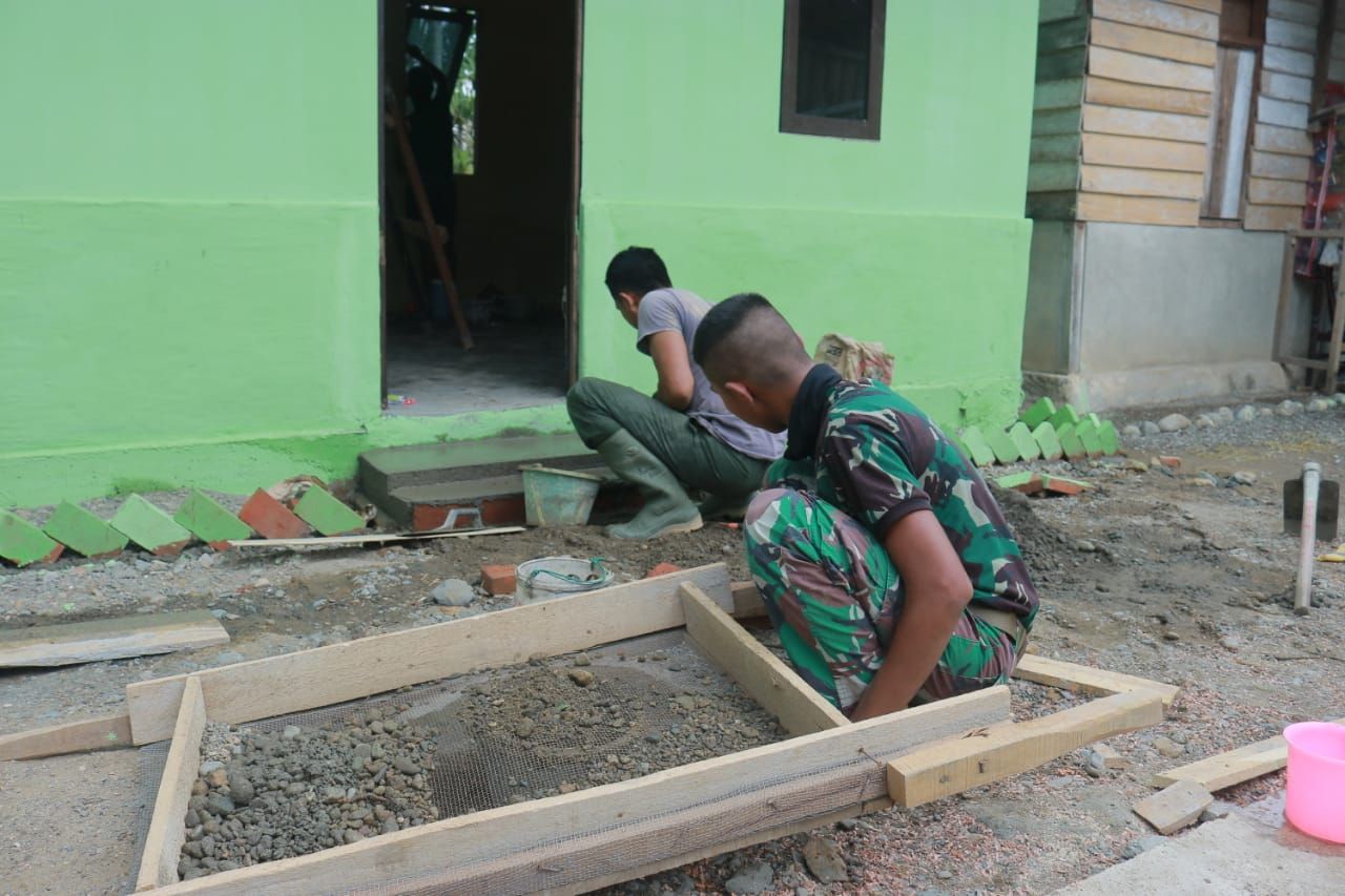 Satgas TMMD  Kodim 0101/BS Prada T. Andika Kebut Finishing RTLH