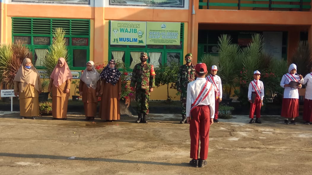 Babinsa Koramil 08/Kuta Baro Jadi Irup di SD Negri Bung Cala