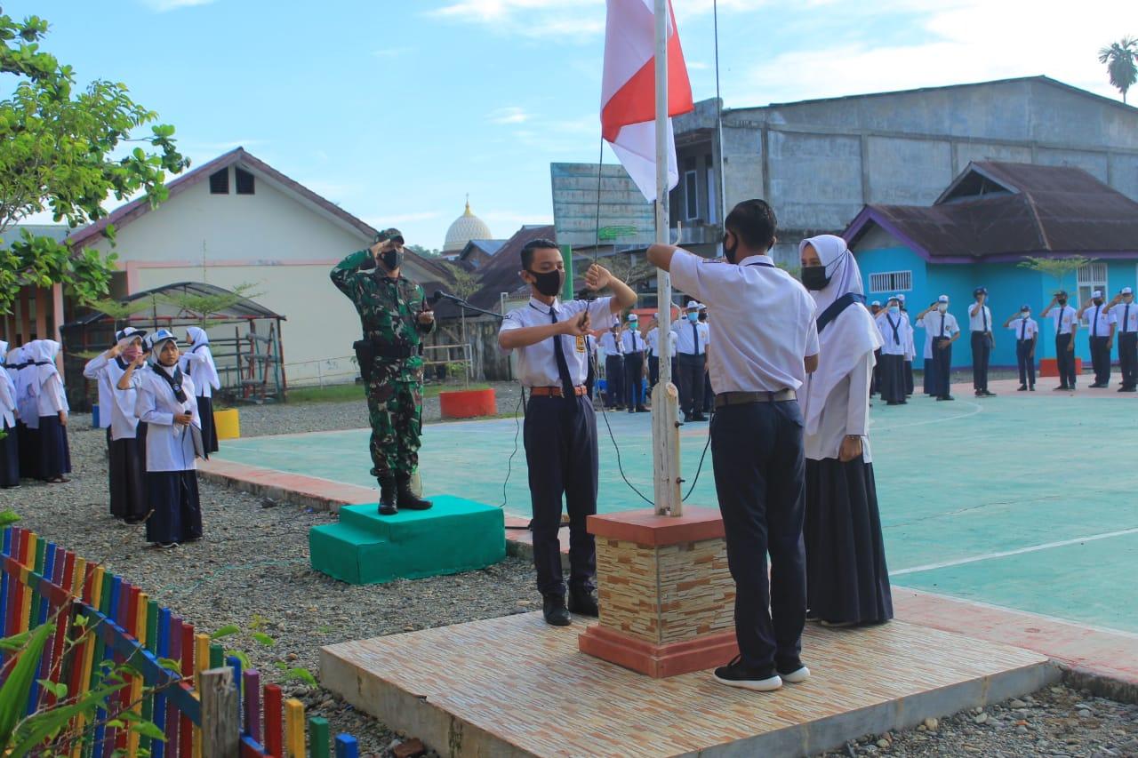 Dandim 0116/Nagan Raya Inspektur Upacara Bendera Perdana Di Nagan Raya
