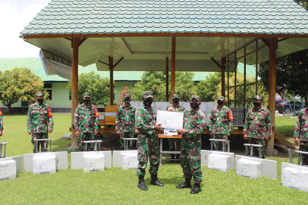 Dandim 0116/Nagan Raya Serahkan Bantuan Mesin Jahit untuk Masyarakat