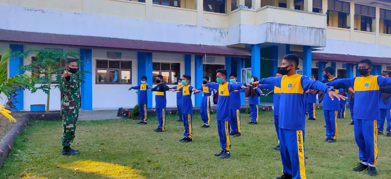 Serda Ade Juliansyah Olahraga Bersama Siswa/I SMAN 1 Pekan Bada