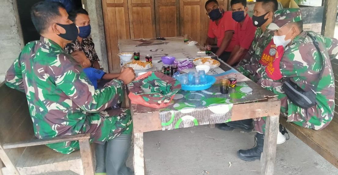 Babinsa Posramil Tadu Raya Laksanakan Komsos Antisipasi  Penyebaran Covid-19