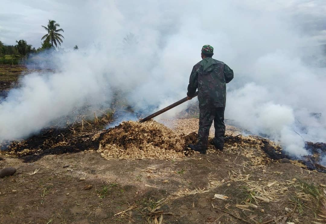 TNI Tempuh 3 Km Untuk Padamkan Api, Kebakaran Terpantau Hotspot
