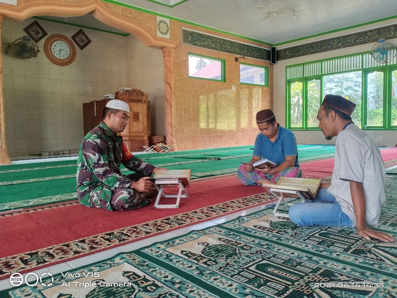 Tingkatkan Ukhuwah Islamiyah, Babinsa Bersama Warga Tadarus