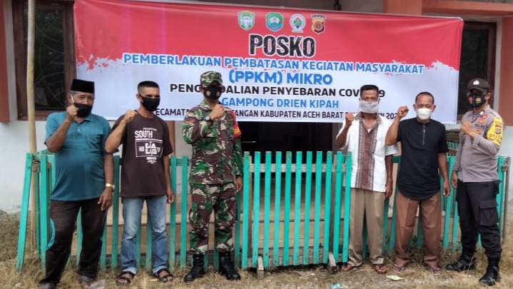 Babinsa Koramil 05 Tangan-Tangan Sosialisasi Dan Pemasangan Spanduk Himbauan PPKM Skala Mikro