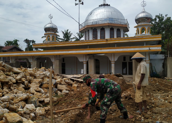 Budaya Indonesia Yang Kental Dipertahankan Babinsa (Gotroy)Di tempat Ibadah