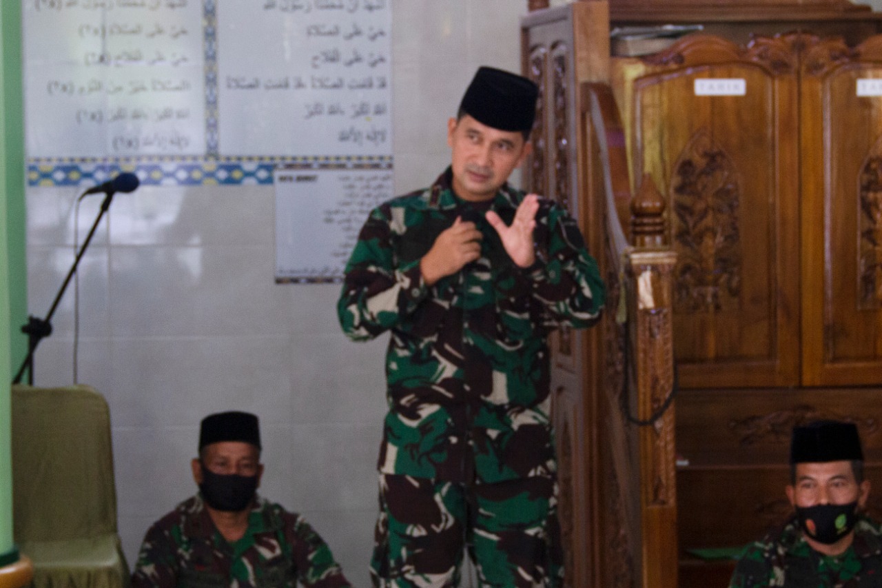 Dandim Aceh Timur Perintahkan Para Anggotanya Perkuat Keimanan dengan Tadarus Al-Qur’an Bersama