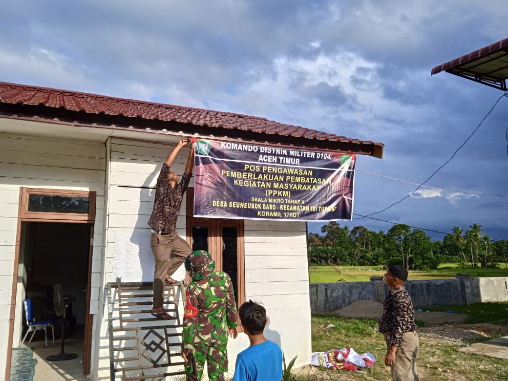 Pemberlakuan PPKM : Babinsa Dan Perangkat Gampong Kompak Dirikan Posko