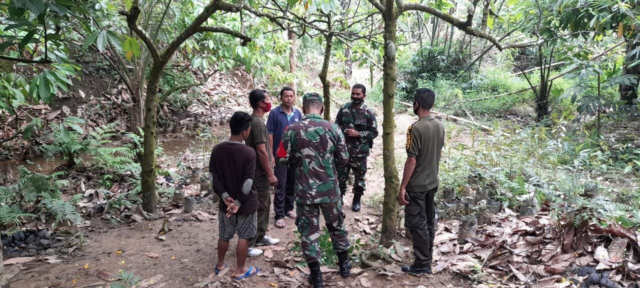 TNI Bersama Polhut Patroli Cegah Karhutla