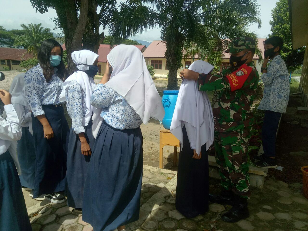 Serbuan Masker Terus Dilakukan Petugas PPKM Kodim Agara