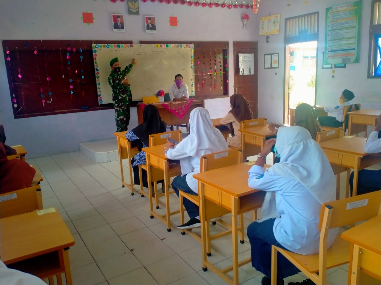 Bati Wanwil Ramil 11/Brb Beri Motivasi Siswa/i SMPN 1 Birem Bayeun