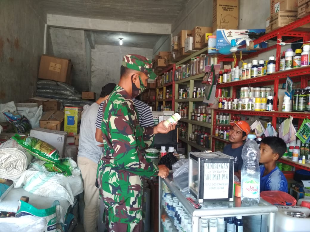 Babinsa 03/Rts  Pantau stok Pupuk dan Obat-obatan Pertanian