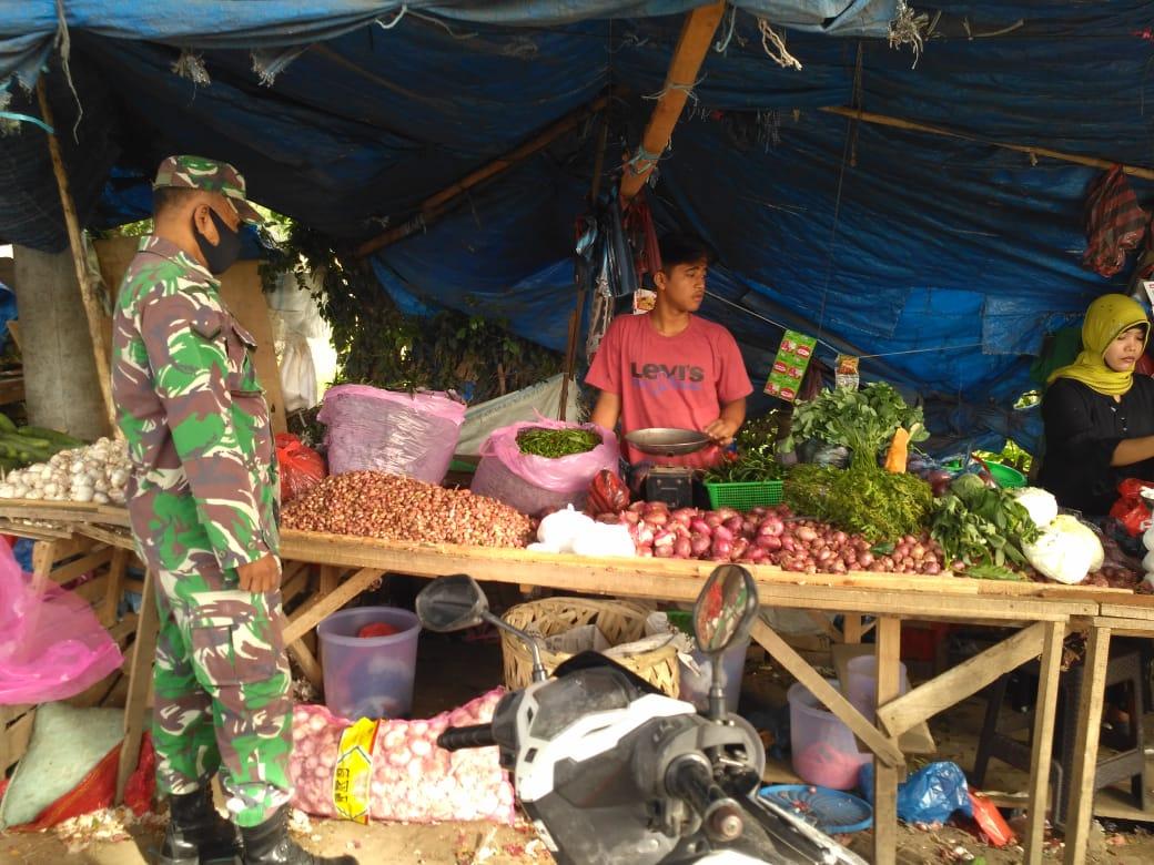 Bulan Ramadhan Berlangsung, Babinsa Koramil 07/Baitussalam Melaksanakan Pengecekan Harga  Sembako