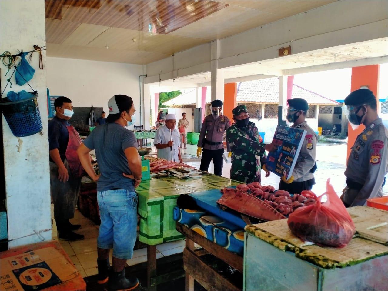 Babinsa Calang Mensosialisasikan Penerapan Prokes Covid -19