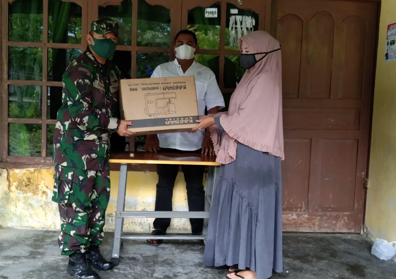 Koramil 04/Sawang Salurkan Bantuan Mesin Jahit Kepada Pelaku UKM