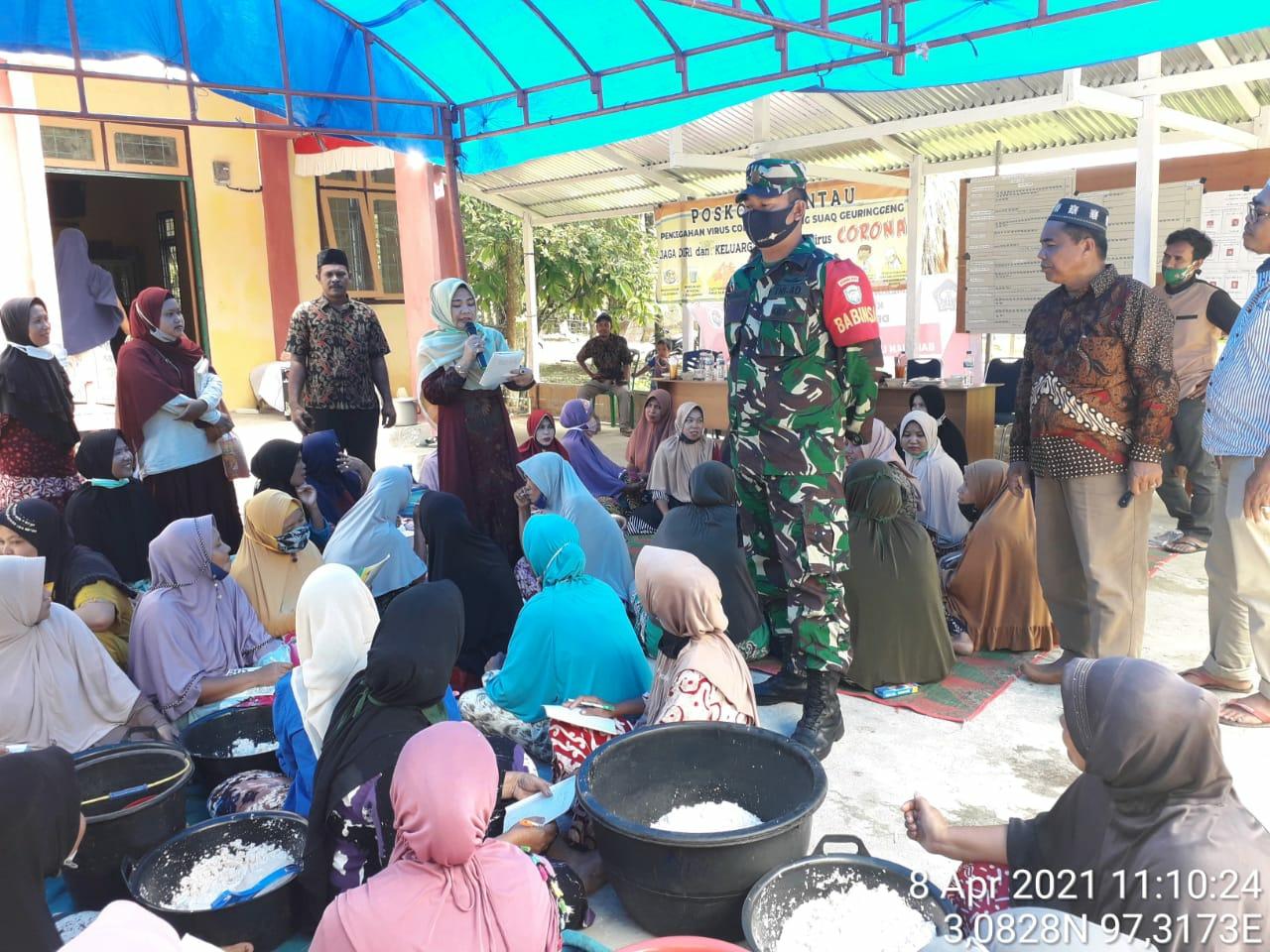 Dukung Peningkatan Perekonomian di Wilayah, Babinsa Koramil 06/KU Hadiri Kegiatan Pelatihan Pelaku UKM dan Ibu-Ibu PKK