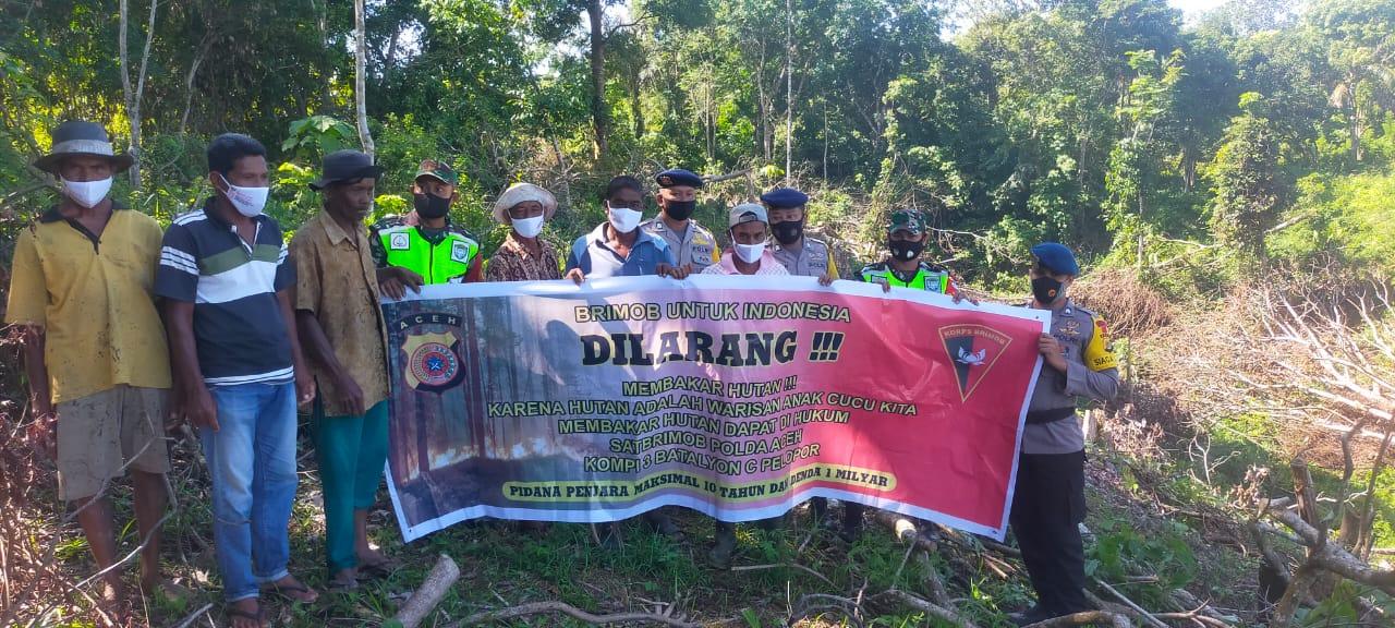 Anggota Posramil Suka Makmue dan Kompi Brimob 3 Yon C Ujung Patihah Laksanakan Hibauan Karhutla