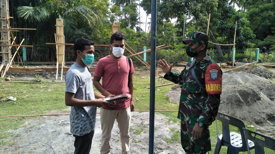 Babinsa Koramil 01/Seulimeum Bina Interaksi dengan Masyarakat