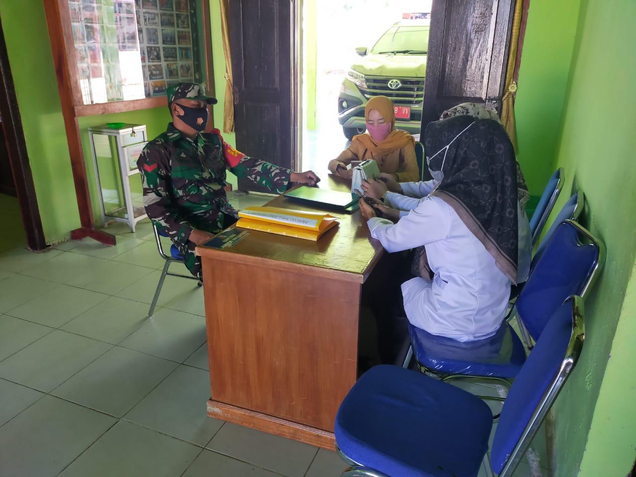 Tak Surutkan Semangat Babinsa untuk Laksanakan Komsos dibulan Ramadan Bersama Ibu ibu PKK