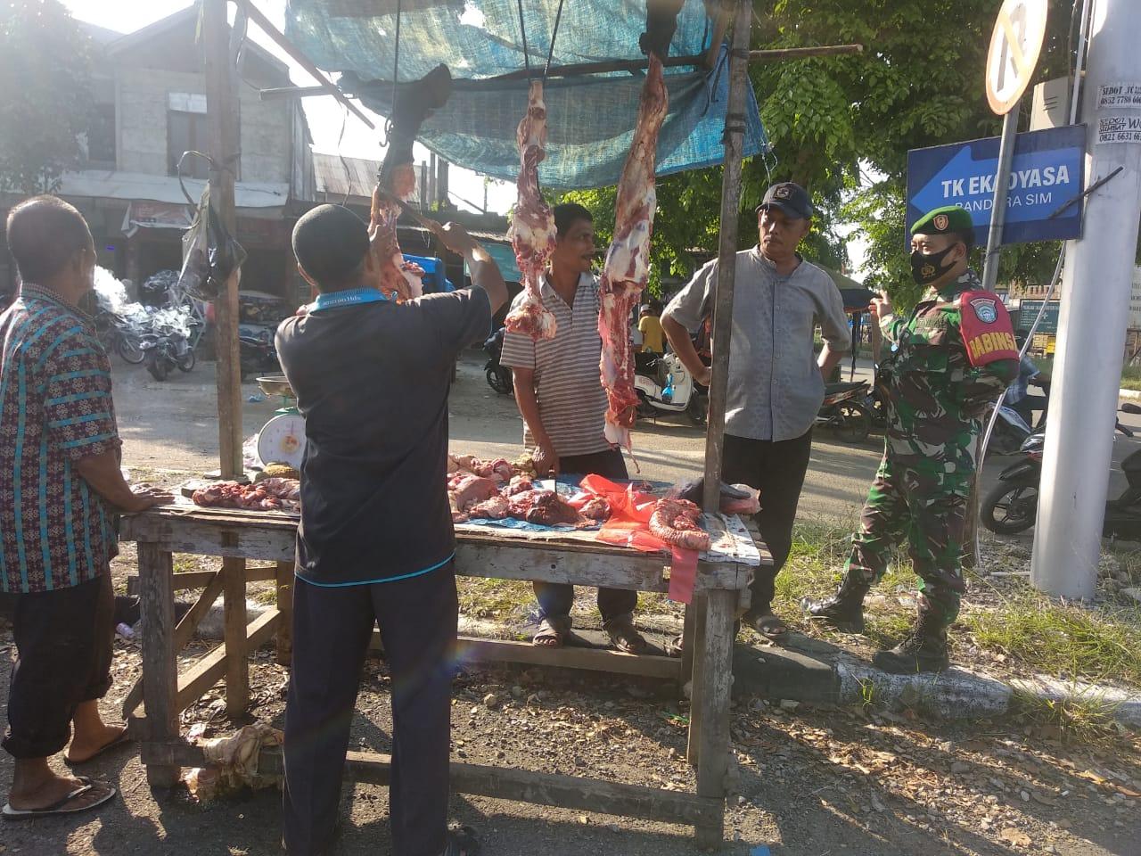 Babinsa Koramil 21/Blang Bintang Himbau Warga Untuk Tetap Patuhi Prokes Covid-19