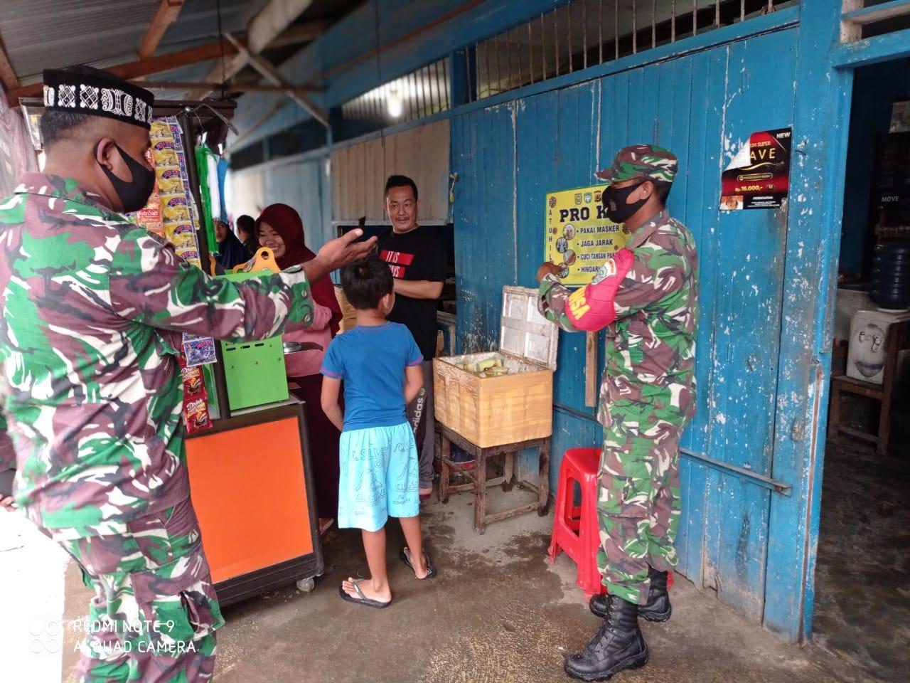 Babinsa Koramil 24/Lembah Seulawah, Patroli Covid-19 Serta Pantau Situasi Keamanan