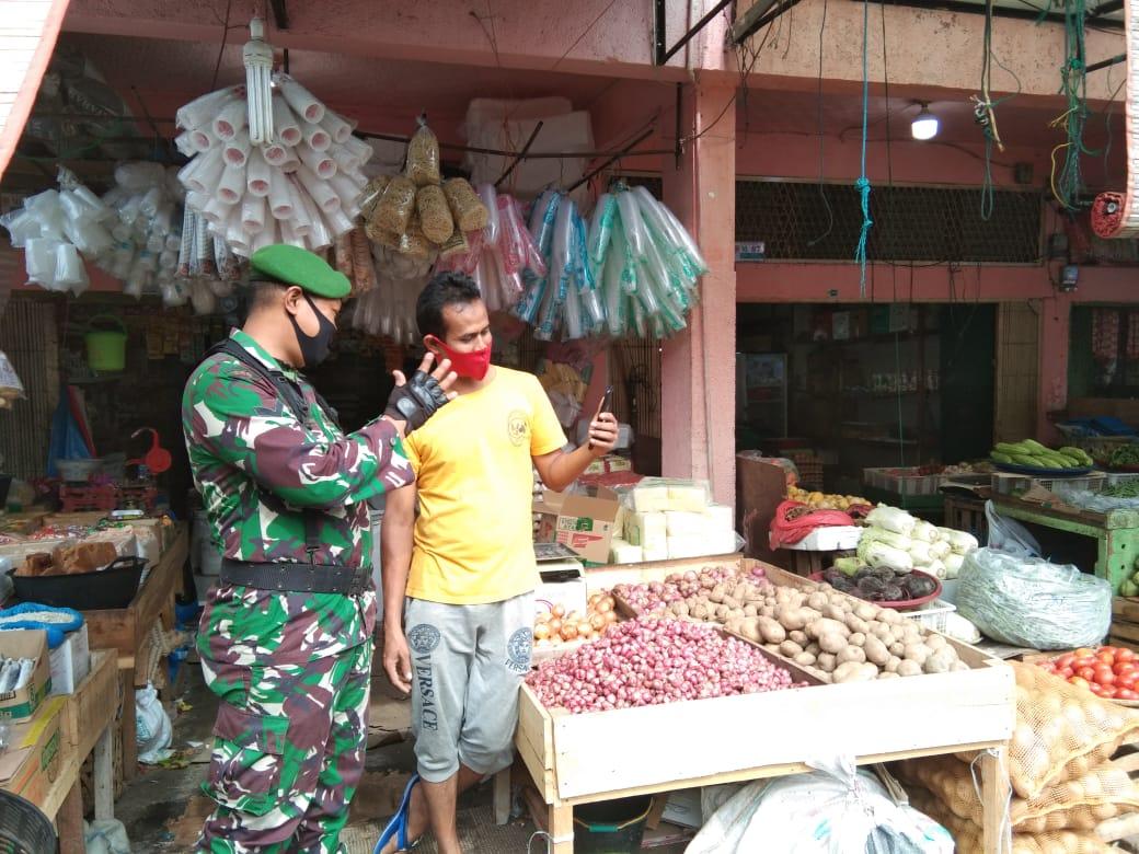 Babinsa Pantau Harga Sembako Menjelang Lebaran