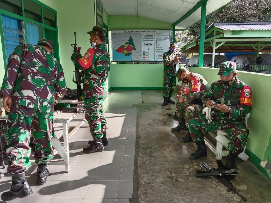 Personil Koramil 07/Bakongan Lakukan Perawatan Senjata dan Pembersihan Kantor