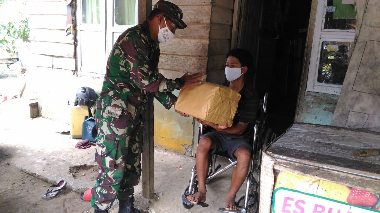 BABINSA BERIKAN SEMBAKO UNTUK PENYANDANG CACAT DAN YATIM PIATU    