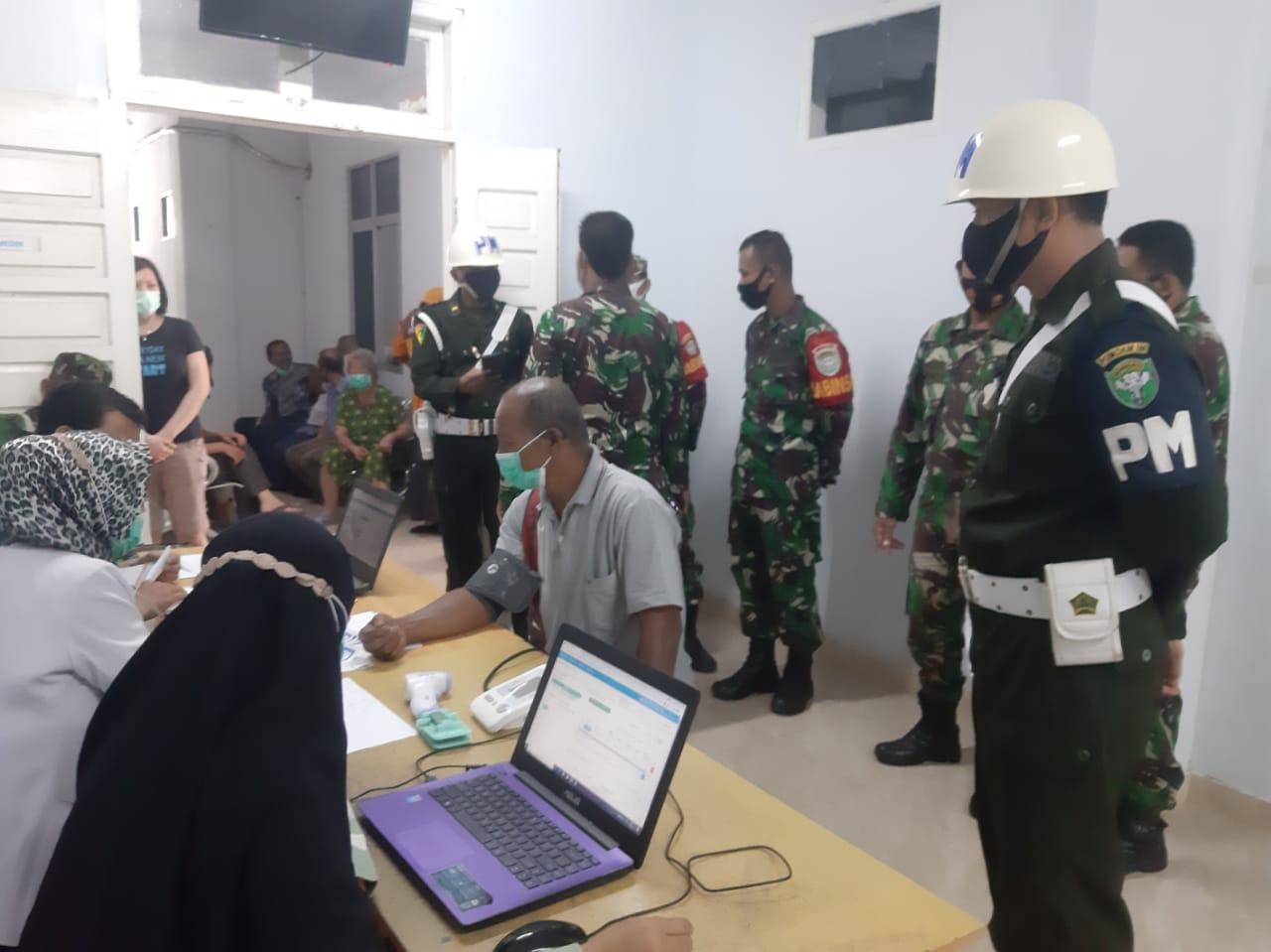 Dukung Program Pemerintah, Purnawiran TNI Beserta Istri dan Warakauri Aceh Selatan Jalani Vaksinasi Covid-19 Dosis Pertama
