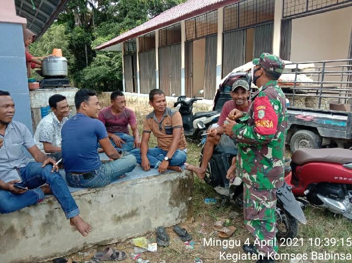 Tingkatkan Hubungan Baik Dengan Warga Desa Binaan, Serda Husni Aita Komsos ke Wilayah