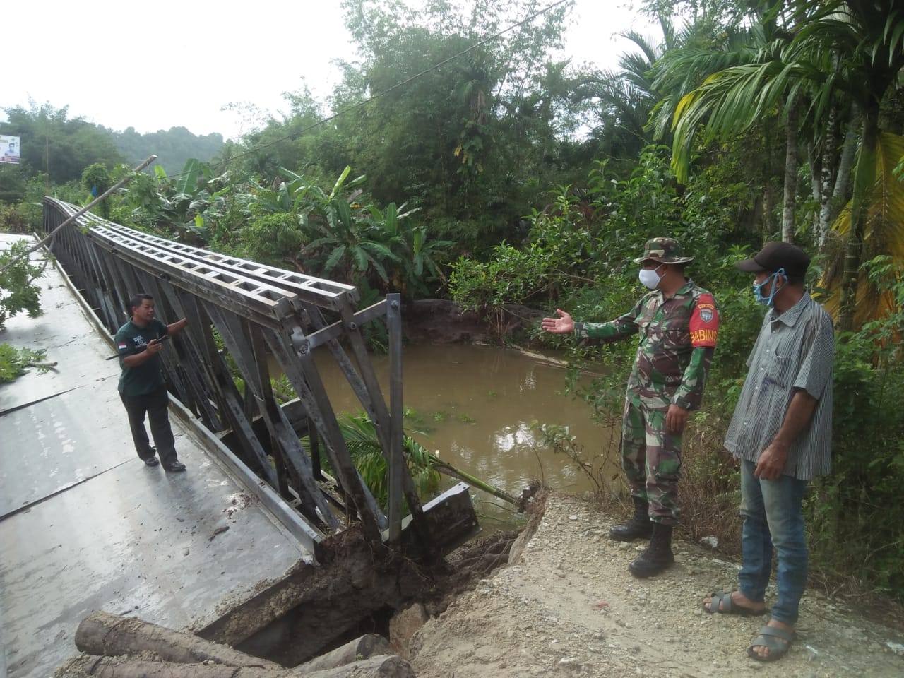 Babinsa Koramil Jajaran Kodim 0115/Simeulue Monitoring Lokasi Banjir