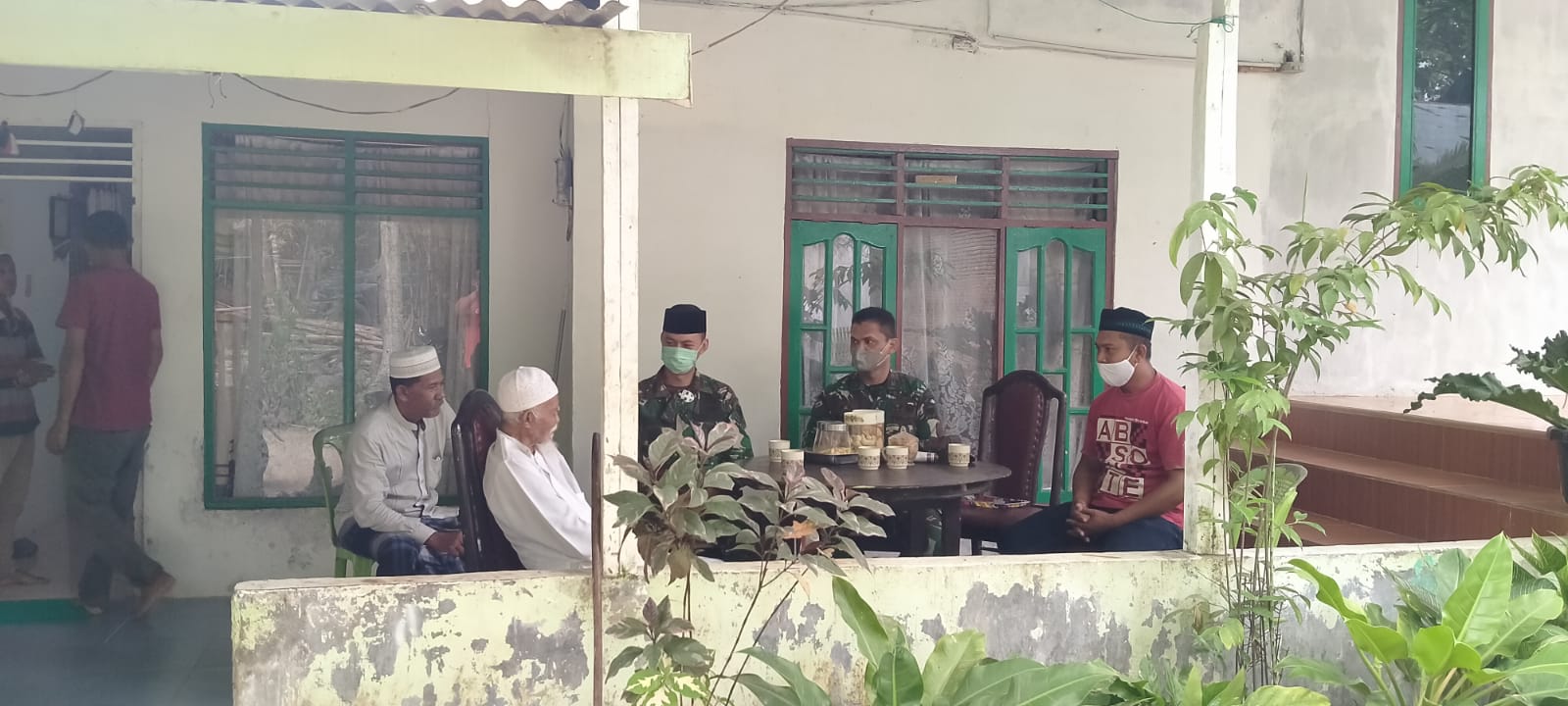 Dandim 0103/Aceh Utara Kunjungi Ulama Kharismatik Aceh Tgk Hanafia ( Abu Pia )