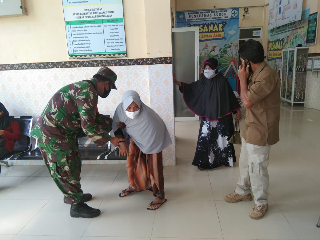 PERSONIL KODIM 0110/ABDYA DAMPINGI VAKSINASI PURNAWIRAWAN DAN WARAKAWURI