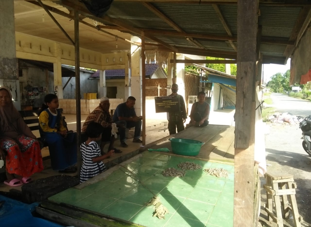 Babinsa Pantau Lebaran H+3, Sekaligus Berikan Himbauan Prokes