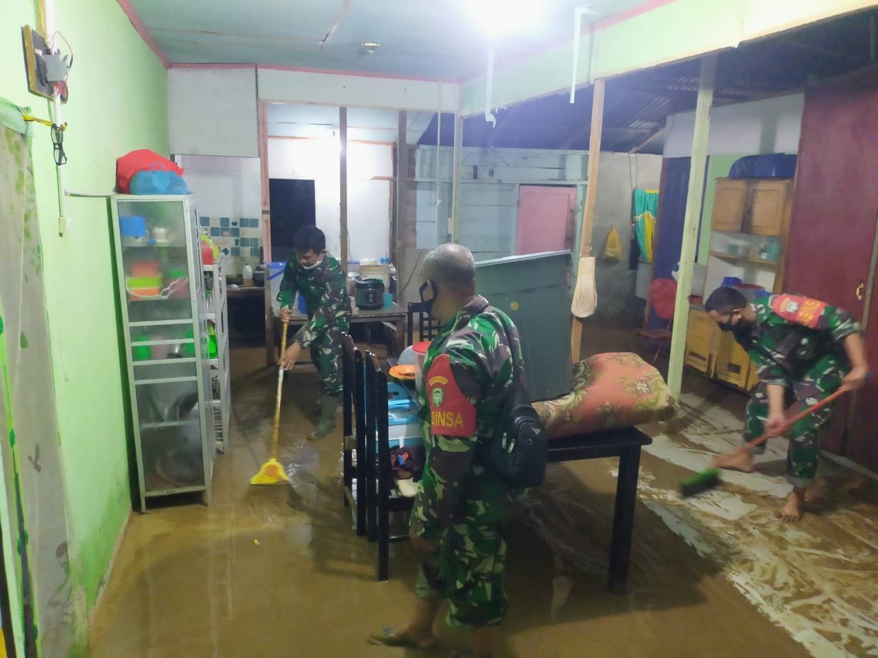 28 Rumah Terendam Banjir, TNI Lakukan Aksi Evakuasi