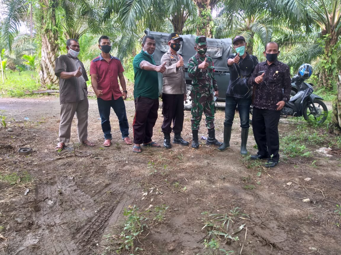 Dandim perintahkan Danramil, Awasi Penyemprotan Lalat Di Kecamatan Kuala Bate