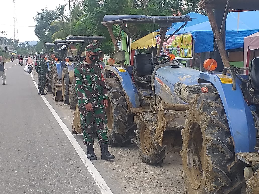 Guna Optimalkan Bajak Sawah, Babinsa Koramil Tangan-Tangan Inventarisir Alsintan Traktor