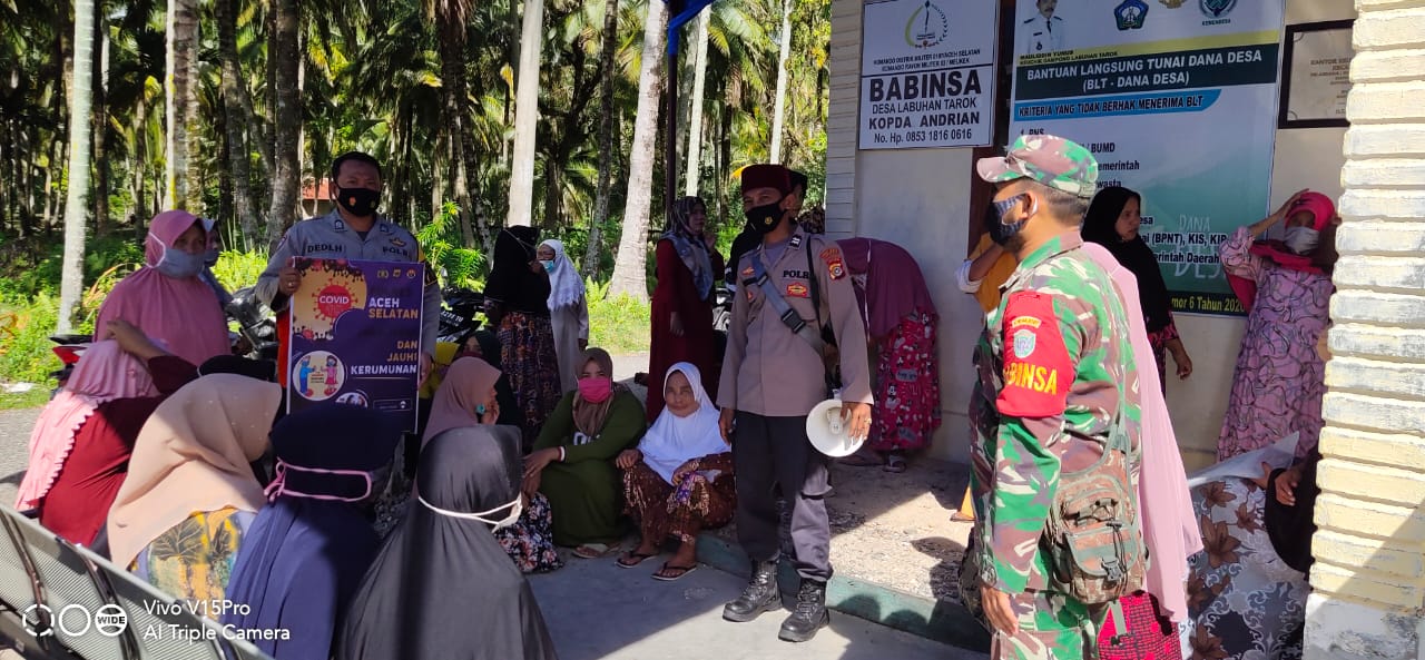 Sinergitas Babinsa Bersama Bhabinkamtibmas Sambangi Warganya dan Ingatkan Agar Patuhi Protokol Kesehatan