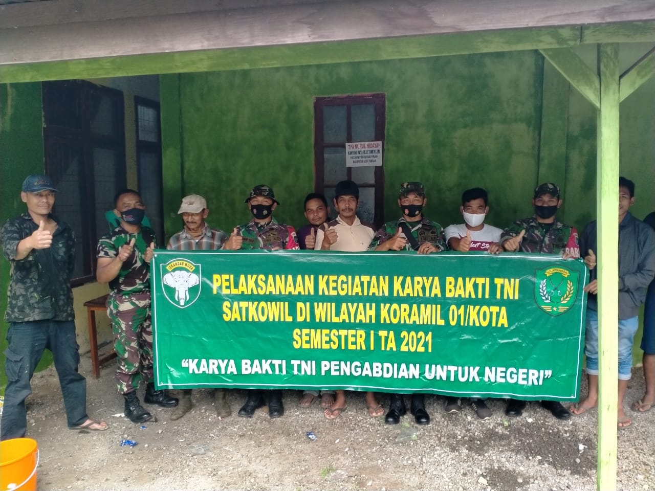 Koramil 01/kota Melaksanakan Karya Bakti penggecetan TPA.