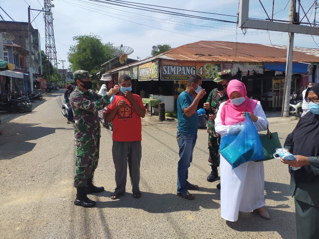 Personel Kodim 0103/Aceh Utara Gelar Ops Yustisi Tertibkan Warga yang tidak Menggunakan Masker