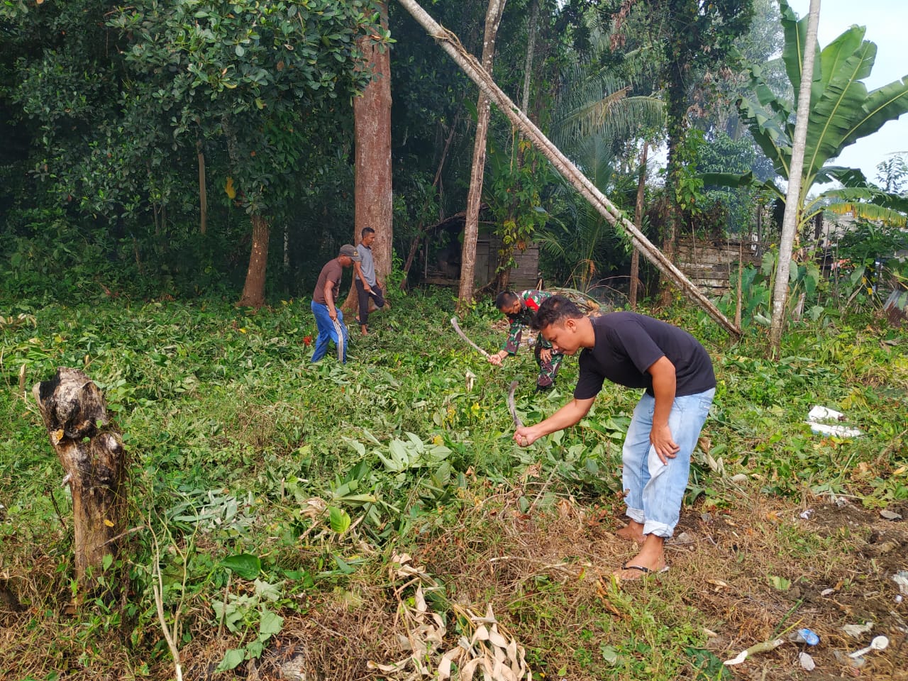 PRAJURIT YANG PROFESIONAL, MENCINTAI DAN DICINTAI RAKYAT