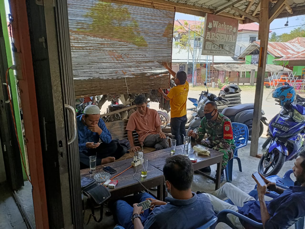 Babinsa Himbau Warga Patuhi Prokes, Agar Terhindar Dari Virus Covid-19