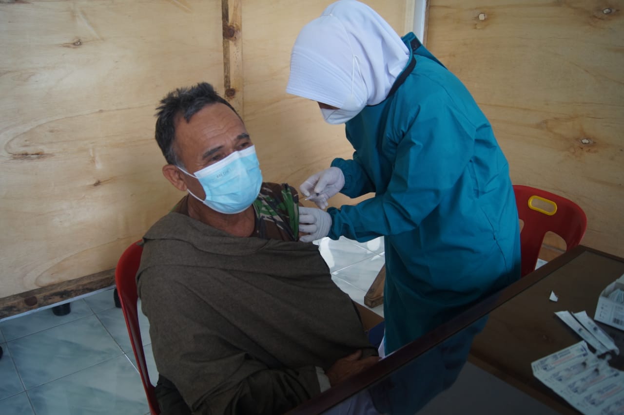 Vaksin Perdana terhadap 80 Angota Persit KCK dan 20 Purnawirawan Bersama Warakauri