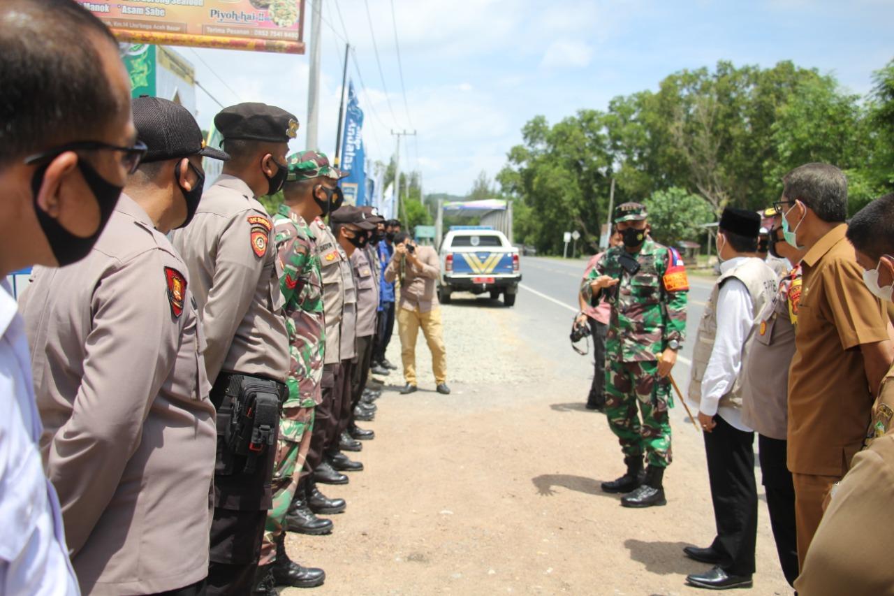 Dandim 0101/BS bersama Bupati Aceh Besar Kunjungi Pos Pelayanan Lebaran