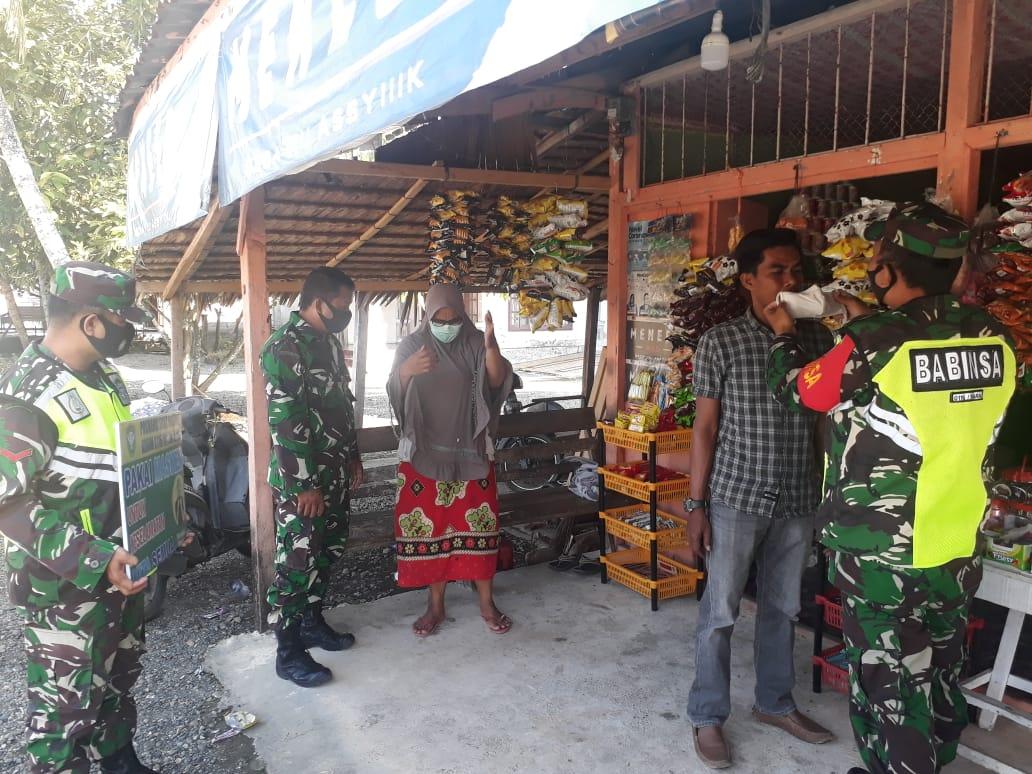 Cegah Penyebaran Covid-19, Babinsa Gencarkan Sosialisasi PPKM Mikro Di wilayah Desa Binaan