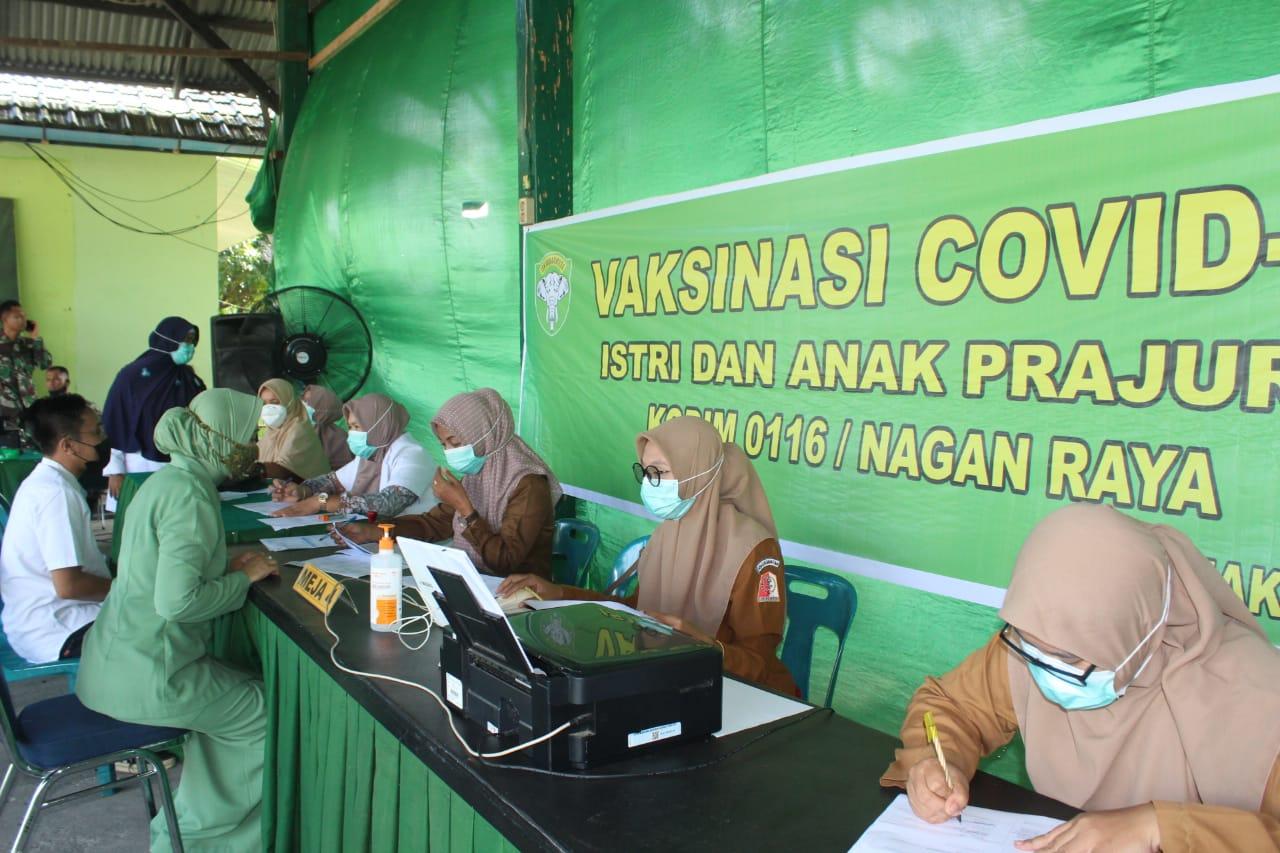 Kodim 0116/Nagan Raya Laksanakan Serbuan Vaksinasi bagi Istri dan Anak Anak Prajurit