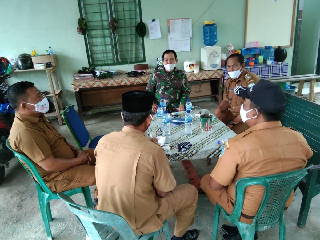 Perkokoh Sinergitas, Danramil 02/Lateng Silaturrahmi Dengan Camat Labuhan Haji Tengah