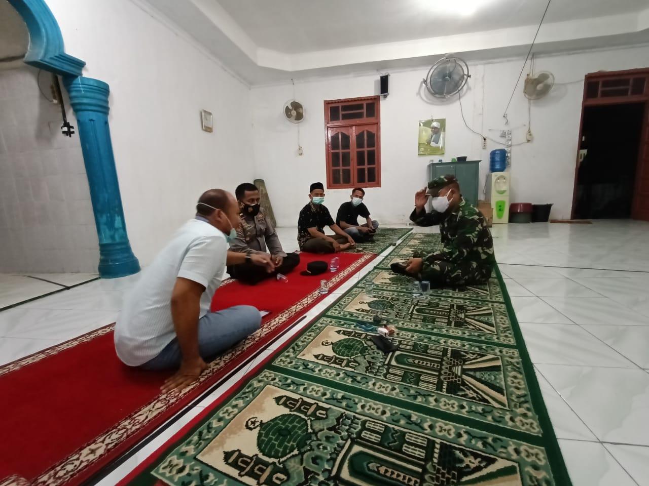 Danramil 06/DM Aktif Dampingi Tim Tracking Contact dalam Penegakan PPKM Skala Mikro