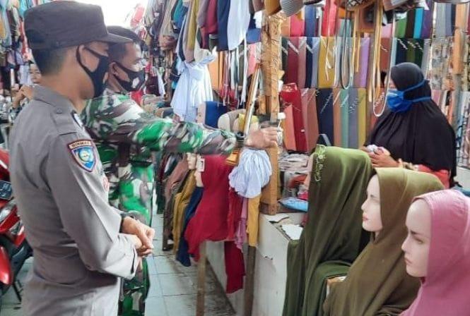 Babinsa Terapkan Prokes di Pasar Tradisional