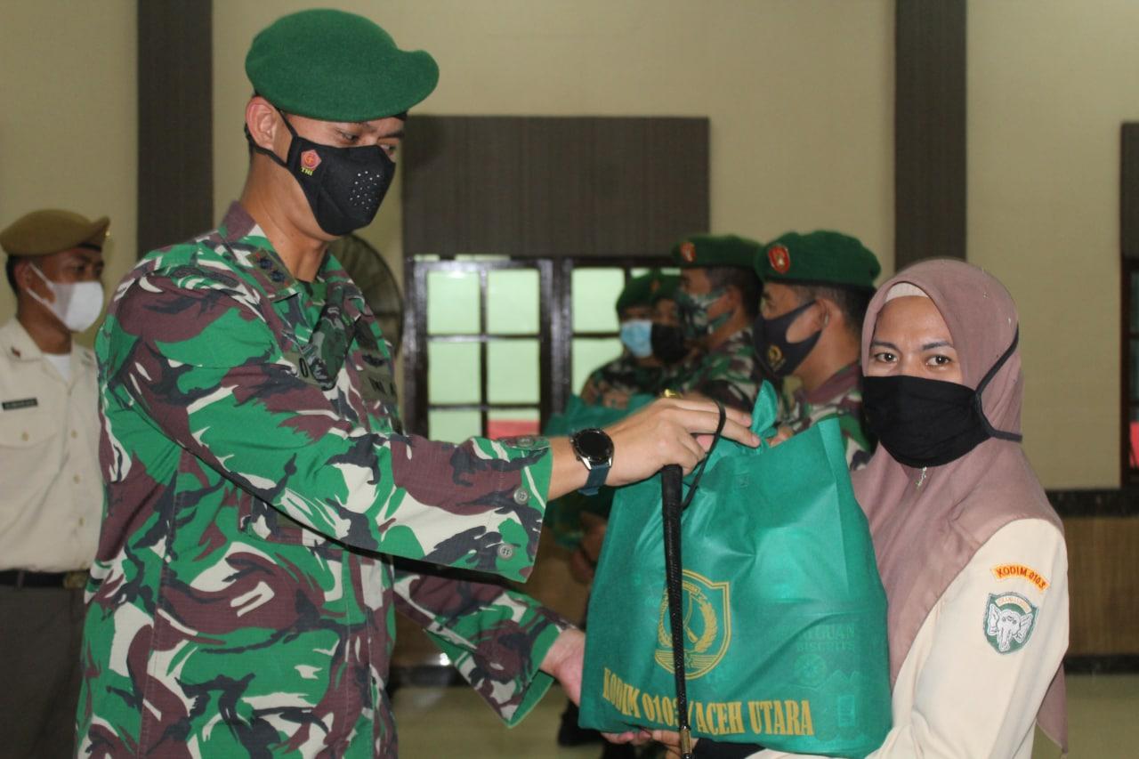 Serahkan Bingkisan Hari Raya Idul Fitri 1442 H,ini Pesan Dandim 0103/Aceh Utara kepada Prajurit